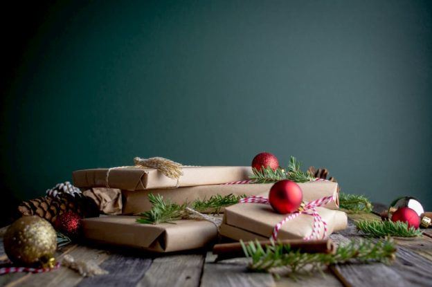 How can you attract Christmas purchases with your packaging?